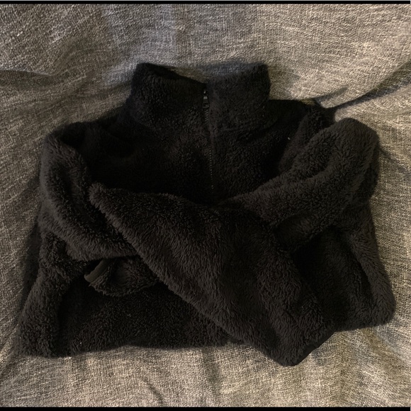 2/35 Uniqlo black sleeve jacket ✨ - Picture 2 of 4